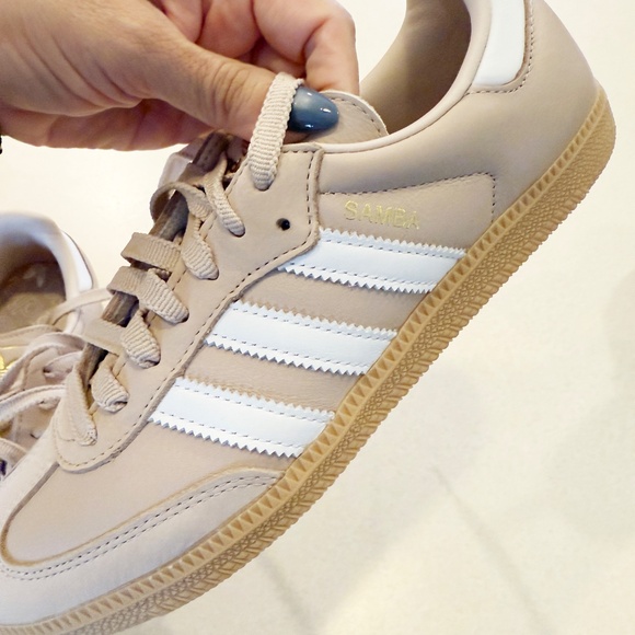 adidas Samba Sneakers in Beige and White - Picture 4 of 10